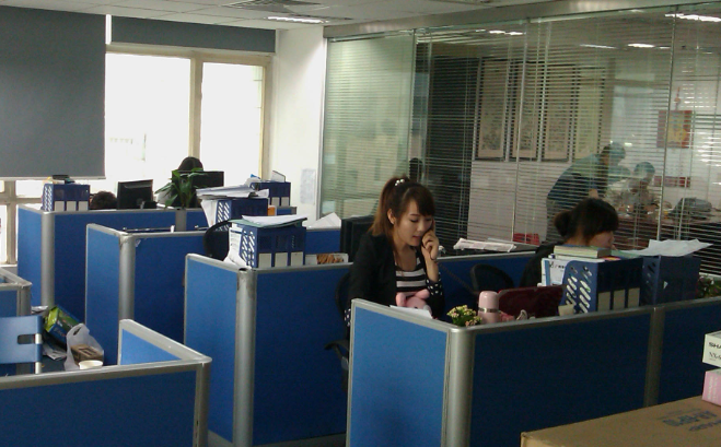 沐巴特家具：实木家具定制中的木材含水率控制技术解析